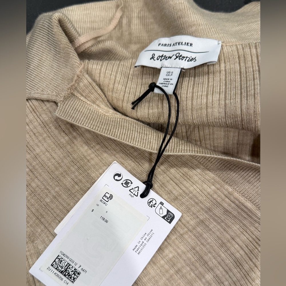 Tan long sleeve v neck top - Picture 5 of 5